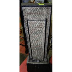 INDOOR VERTICAL WATER FOUNTAIN