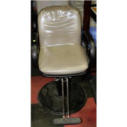 ROUND BLACK BASE BEIGE HYDRAULIC LIFT SALON CHAIR