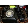 Image 1 : VINTAGE ESTATE BAKELITE DIAL PHONE