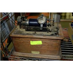 ANTIQUE OAK EDISON CYLINDER PHONOGRAPH