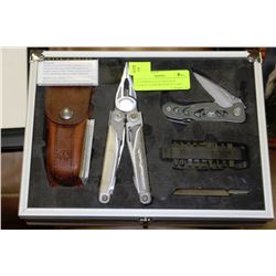 LEATHERMAN LOCKBACK & LOCKING LINER KNIVES IN CASE