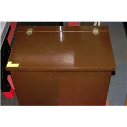 CHILDRENS WOODEN TOY BOX