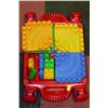 Image 1 : MEGA BLOKS FOLDING PLAY TABLE WITH BLOCKS