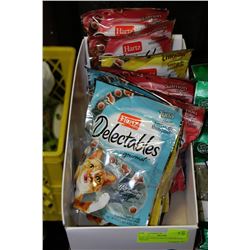 BOX OF HARTZ DELECTABLES CAT TREATS