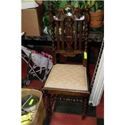 ANTIQUE BARLEY TWIST CHAIR