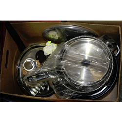 BOX OF ASSORTED KITCHENWARE INCLUDING POTS & PANS