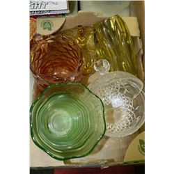 ESTATE BOX OF VINTAGE GLASS VASES AND LIDDED