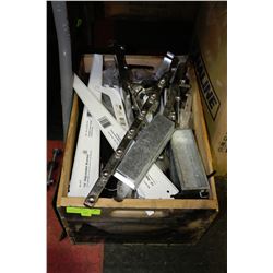 BOX OF ASSORTED SLOT WALL BRACKETS