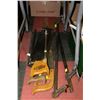 Image 1 : ESTATE 3 HAND SAWS AND 2 BAR CLAMPS
