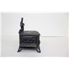 Image 2 : Cast Toy Stove "Queen"