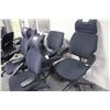 Image 2 : HUMANSCALE FREEDOM HIGHBACK FULLY ADJUSTABLE TASK CHAIR **SOME DAMAGE