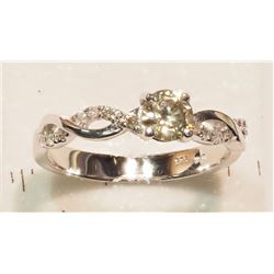 14KT GOLD DIAMOND RING (2.79G)