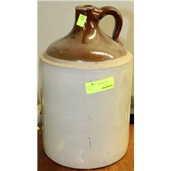 MEDIUM SIZED LIQUOR DECANTER