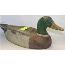 VINTAGE WOODEN DUCK