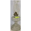 Image 1 : ANTIQUE OIL LAMP