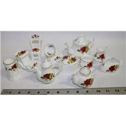 BOX WITH COTTAGE ROSE MINIATURES FINE BONE CHINA