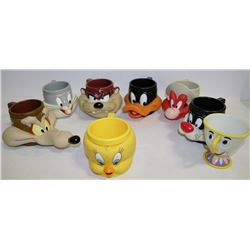 TRAY OF COLLECTIBLE LOONEY TUNES CUPS