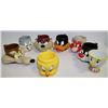 Image 1 : TRAY OF COLLECTIBLE LOONEY TUNES CUPS