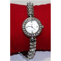 FASHION YAQIN WOMENS WATCH
