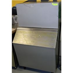 ICE MACHINE WITH ICE BIN