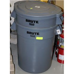 LOT OF 2 GARBAGE CANS W/ 1 LID