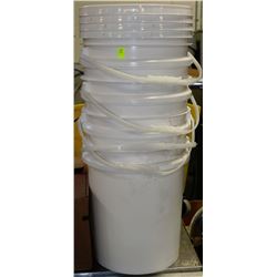 4 NEW PLASTIC 4 GALLON PAILS W/ LIDS