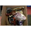 Image 1 : BOX OF AFRICAN ORNAMENTS