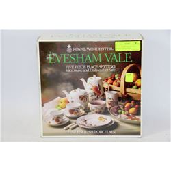 ROYAL WORCESTER 5PC PLACE SETTING *NEW IN BOX*