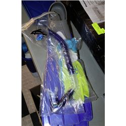 LOT OF DIVING ESSENTIALS: FINS,GLOVES AND SNORKEL