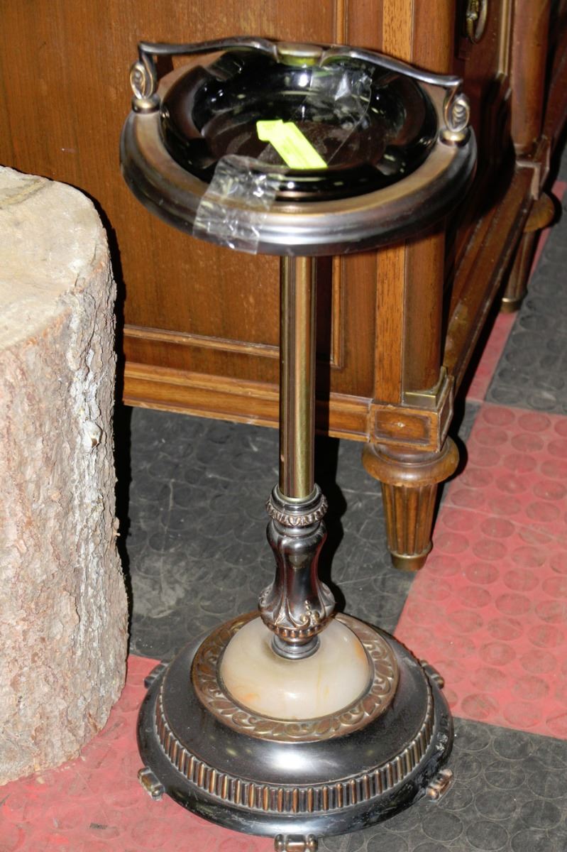 VINTAGE ASHTRAY STAND