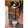 Image 1 : VINTAGE ASHTRAY STAND