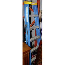 COSCO HEAVY DUTY FIBERGLASS STEPLADDER