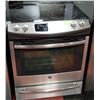 Image 1 : GE 30" SLIDE IN CLEAN DESIGN ELECTRIC RANGE
