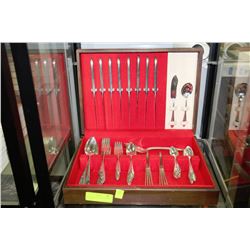 ESTATE COMMUNITY SILVERWARE SET IN BOX