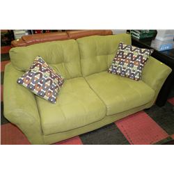 GREEN FABRIC LOVE SEAT WITH ACCENT CUSHIONS