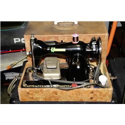 VINTAGE IMPERIAL PORTABLE SEWING MACHINE