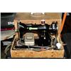 Image 1 : VINTAGE IMPERIAL PORTABLE SEWING MACHINE