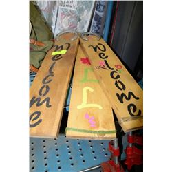 3 HORSESHOE WELCOME SIGNS