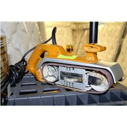 HEAVY DUTY LCG BLACK & DECKER BELT SANDER