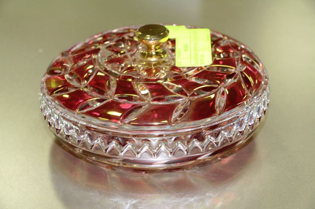 CRANBERRY CRYSTAL CANDY DISH WITH LID