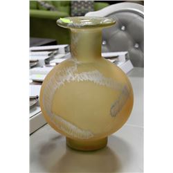 DECORATIVE GLASS VASE