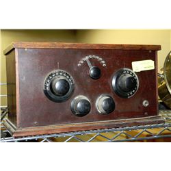 VINTAGE SHORT WAVE RADIO