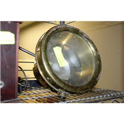 VINTAGE WALL MOUNT LAMP