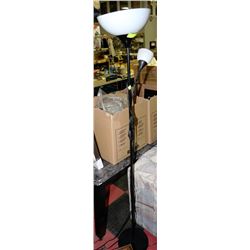 BLACK FLOOR LAMP WITH FLEXIBLE SHADE