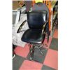 Image 1 : BLACK AND CHROME HYDRAULIC LIFT SALON CHAIR