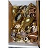 Image 1 : ESTATE BOX OF BRASS ORNAMENTS