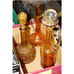 BOX WITH 3 GLASS DECANTERS