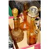 Image 1 : BOX WITH 3 GLASS DECANTERS