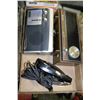 Image 1 : FLAT OF VINTAGE RADIO AND IRON