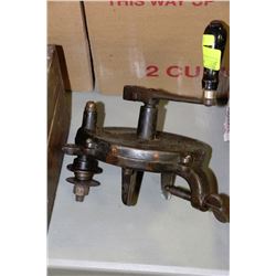 VINTAGE HAND CRANK GRINDER